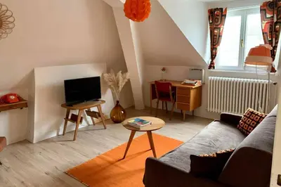 Télévision ou salle de divertissement dans l'établissement Appartement Vintage avec vue sur le château
