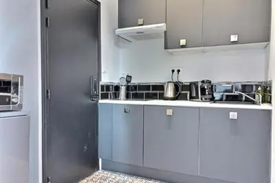 Cuisine ou kitchenette dans l'établissement Les Appartements Fénelon