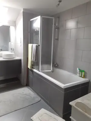 Salle de bains dans l'établissement Grande Chambre d'Hôte proche Disneyland et Parc des Félins