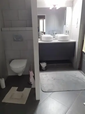 Salle de bains dans l'établissement Grande Chambre d'Hôte proche Disneyland et Parc des Félins