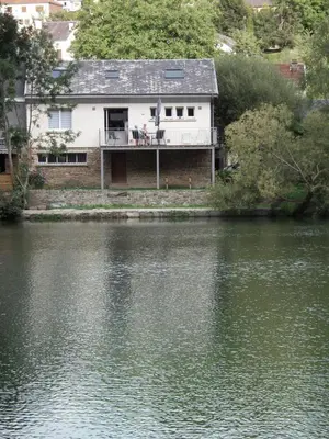 Vue sur la rivière ou le fleuve situé(e) à proximité de la maison de vacances