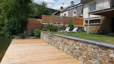 Jardin de l'établissement Gîte en bord de Meuse
