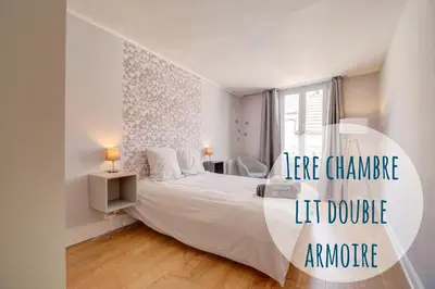Un ou plusieurs lits dans un hébergement de l'établissement « Le Bidule », logement au cœur de la Champagne