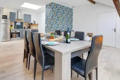 Cuisine ou kitchenette dans l'établissement « Le Bidule », logement au cœur de la Champagne