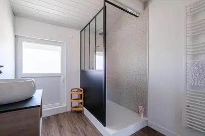 Salle de bains dans l'établissement Gîte La Parenthèse 14 personnes