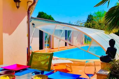 Piscine de l'établissement Villa Lilly 2 piscine et jardin privé 8 chambres ou située à proximité