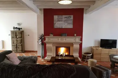 Coin salon dans l'établissement Villa Lilly 2 piscine et jardin privé 8 chambres