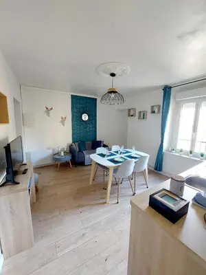 Télévision ou salle de divertissement dans l'établissement ESCALE À ÉPERNAY BORDS DE MARNE APPT 2/4 PERS