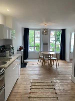 Cuisine ou kitchenette dans l'établissement Les Remparts de Joussaume Latour