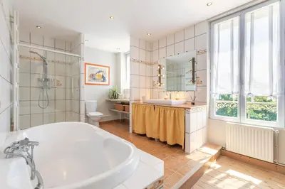 Salle de bains dans l'établissement Les Ormes - nature à 1h30 de Paris