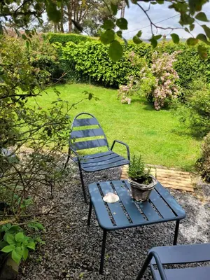 Jardin de l'établissement Studio Bienvenue du côté de chez nous avec jardin privatif