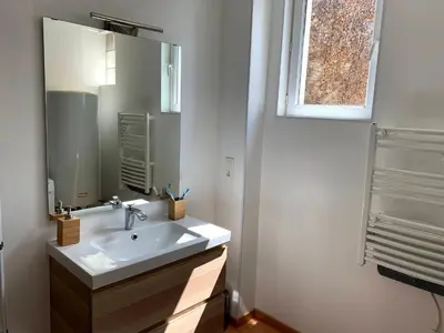 Salle de bains dans l'établissement Appartement Cosy à quelques minutes du Centre