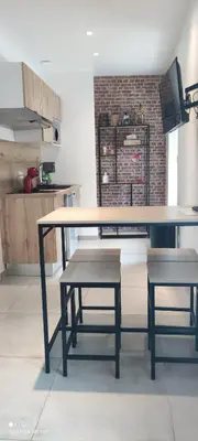 Cuisine ou kitchenette dans l'établissement Les Suites du Relais