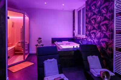 Salle de bains dans l'établissement Suite Spa Privatif