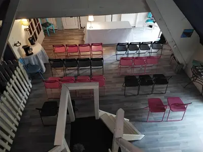 Coin salon dans l'établissement Hôtellerie Jardiniers Gourmands