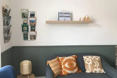 Coin salon dans l'établissement L'Echappée Ardennaise - Gîte 6 places tout confort