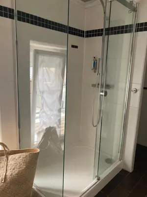 Salle de bains dans l'établissement Le Clos Adnet