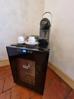 Plateau bouilloire dans l'établissement Au petit familistère Landrecies, L'Authentique.