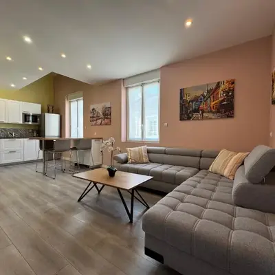 70m2 climatisé - Parking privé - Terrasse - 2 chambres - Lycée Roosevelt - Reims Arena