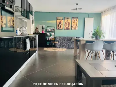 Cuisine ou kitchenette dans l'établissement Les Perdrix
