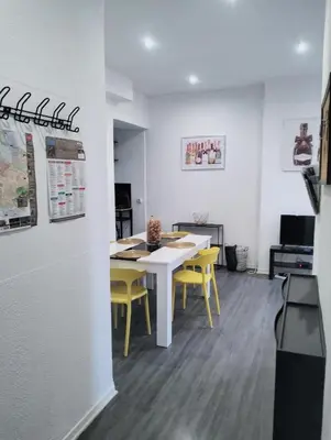 Télévision ou salle de divertissement dans l'établissement ESCAPADE en CHAMPAGNE Moments conviviaux entre amis, famille