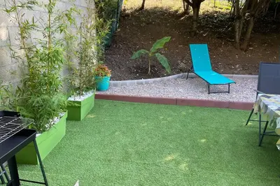 Jardin de l'établissement « Au 10 fontaines « au cœur du vignoble 2/4 pers