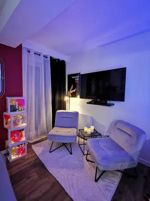 Télévision ou salle de divertissement dans l'établissement LoveSparadise -Suite Le Secret