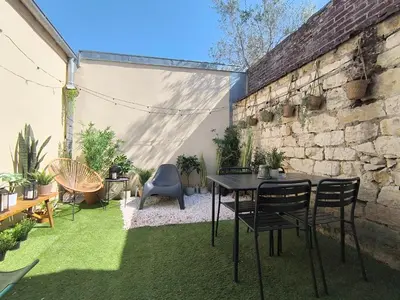 Terrasse ou espace extérieur de l'établissement Les Grumes, Centre Ville, Jardin,Self check-in, FreeWifi, Netflix