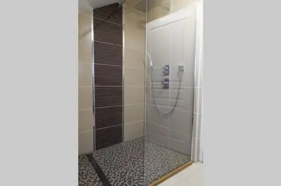 Salle de bains dans l'établissement Reims Centre : appartement lumineux et atypique 46, Place d'Erlon