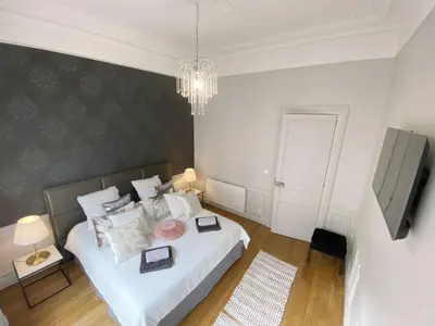 Un ou plusieurs lits dans un hébergement de l'établissement Le Clovis Suites Spa Sauna