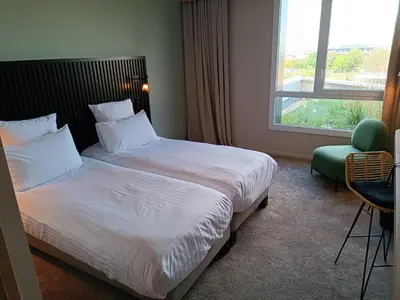 Un ou plusieurs lits dans un hébergement de l'établissement Golden Tulip Reims Bezannes