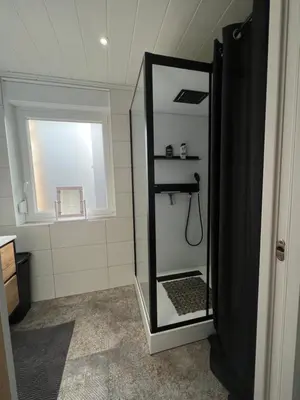 Salle de bains dans l'établissement Le Séjour qu'on M