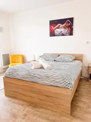 Un ou plusieurs lits dans un hébergement de l'établissement Chouette appartement près de l'Arena et de la Gare Centre de Reims
