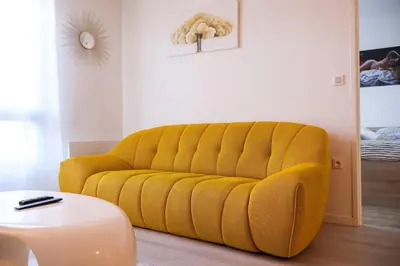 Coin salon dans l'établissement Chouette appartement près de l'Arena et de la Gare Centre de Reims