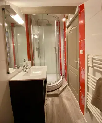 Salle de bains dans l'établissement le Seize B