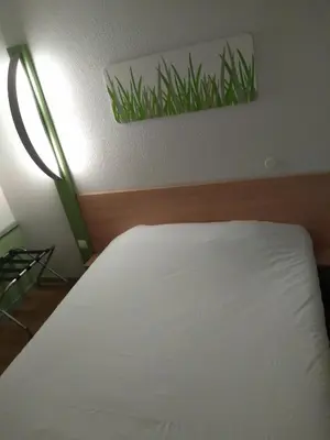 Un ou plusieurs lits dans un hébergement de l'établissement Hôtel Inn Design Laon