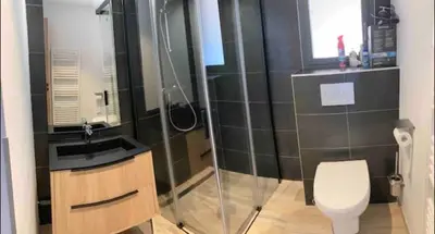 Salle de bains dans l'établissement Chambre avec salle de bains privative