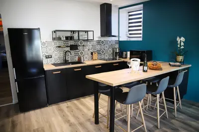 Cuisine ou kitchenette dans l'établissement Appart’Edith - Charmant appartement de tourisme