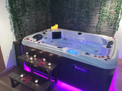 Plan de l'établissement Agréable maisonnette de ville avec jacuzzi