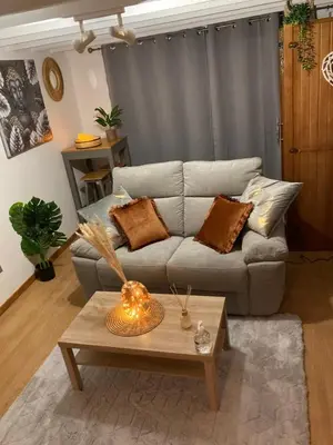 Coin salon dans l'établissement Agréable maisonnette de ville avec jacuzzi