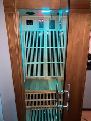 Salle de bains dans l'établissement Agréable maisonnette de ville avec jacuzzi