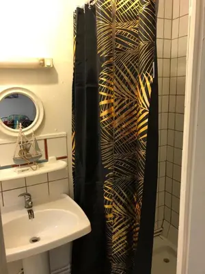 Salle de bains dans l'établissement La petite chambre sympa de Cindy