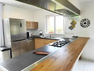 Cuisine ou kitchenette dans l'établissement Clos du Bannet Family Escape