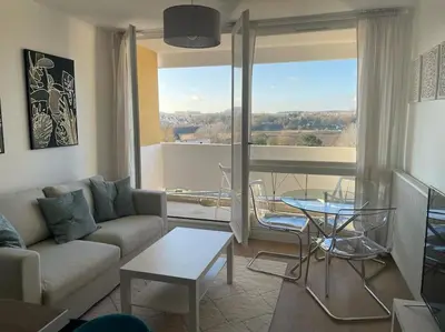Coin salon dans l'établissement appartement neuf style architecte au calme
