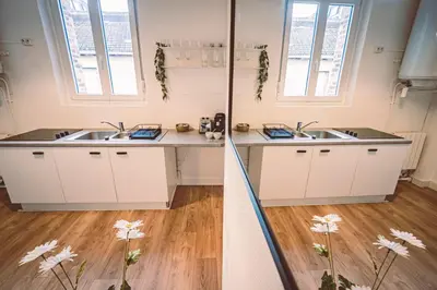 Cuisine ou kitchenette dans l'établissement La Suite - Paisible et à deux pas de la gare