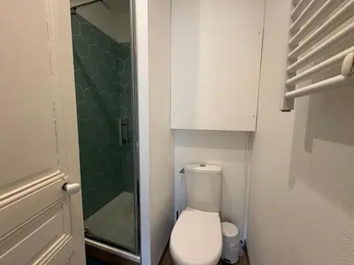 Salle de bains dans l'établissement Reims Hyper-Centre Charmant Appartement à 2 pas de la Cathédrale