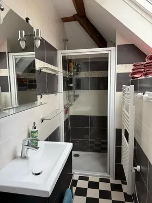 Salle de bains dans l'établissement Cedar Cottage - Disney 30min
