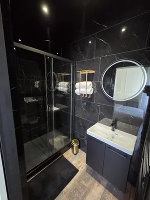 Salle de bains dans l'établissement Chez Léa - aux pieds de la cathédrale