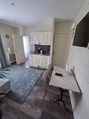 Cuisine ou kitchenette dans l'établissement Chez Léa - aux pieds de la cathédrale