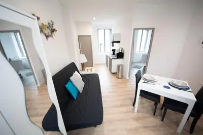 Coin salon dans l'établissement IVOIRIA !!! SUBLIME Studio HOME STAGING AU CENTRE VILLE !!!